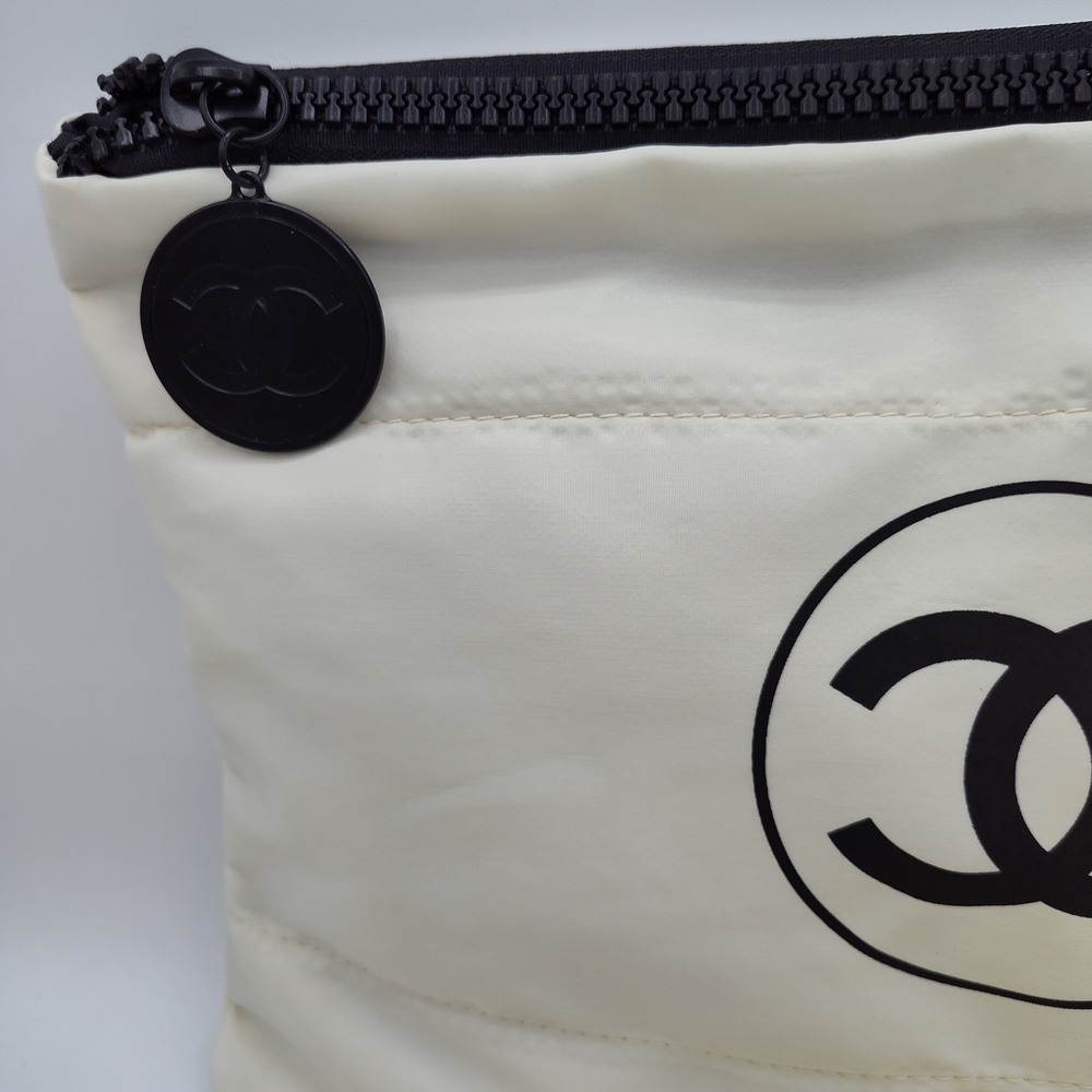 NWT CHANEL White Satin Quilted 11x8 Makeup Storage iPad Travel Pouch W/Dust Bag - Picture 5 of 7
